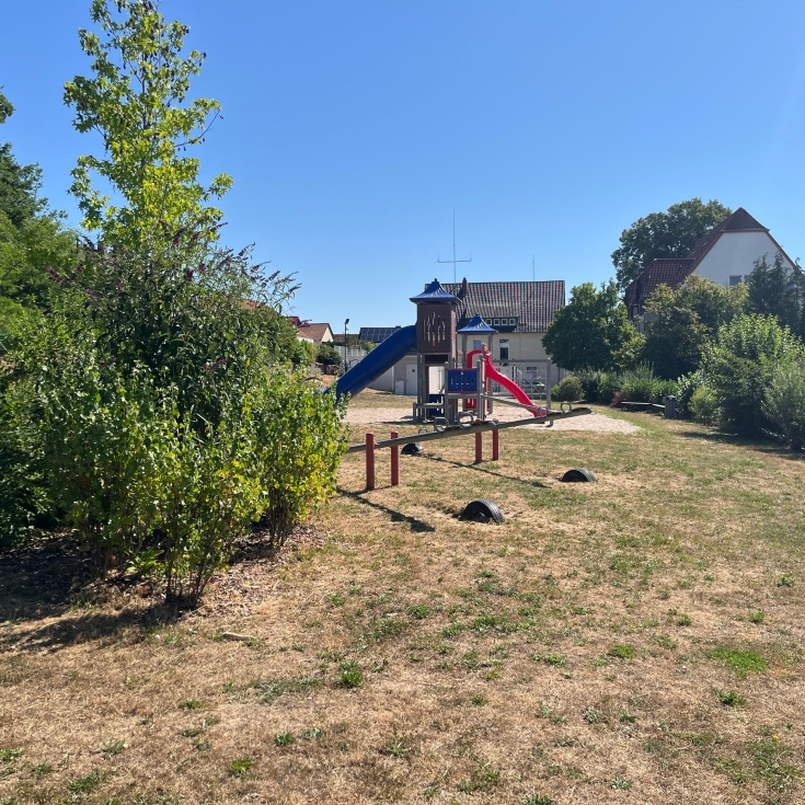 Bild 8: Naturnaher Spielplatz Rosenstraße