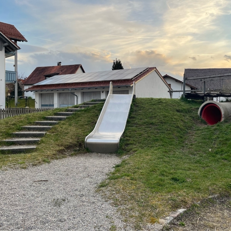 Bild zum Spielplatz Spielplatz Holzhausen (am Dorfweiher)