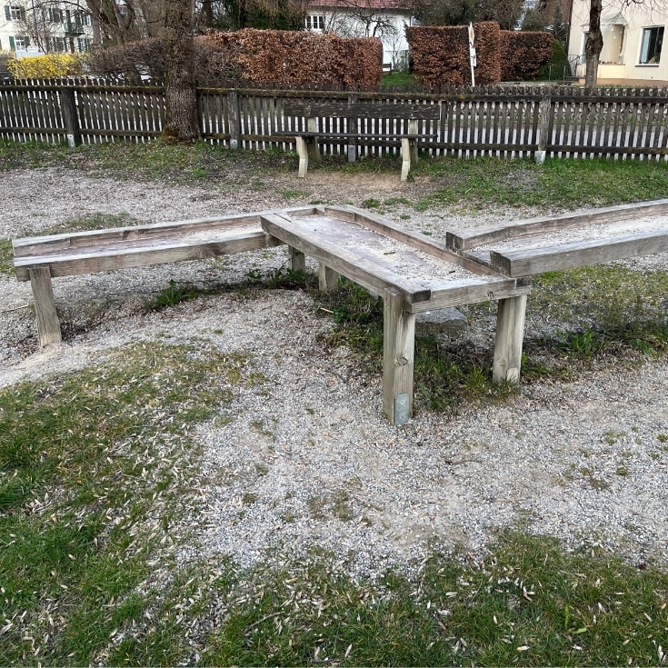 Bild 2: Spielplatz Holzhausen (am Dorfweiher)