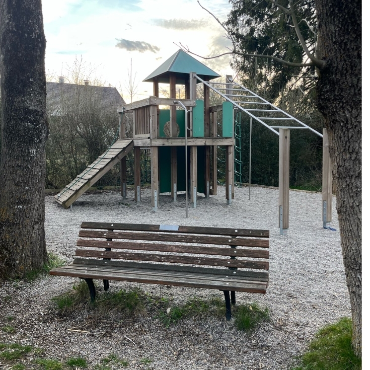 Bild 3: Spielplatz Holzhausen (am Dorfweiher)
