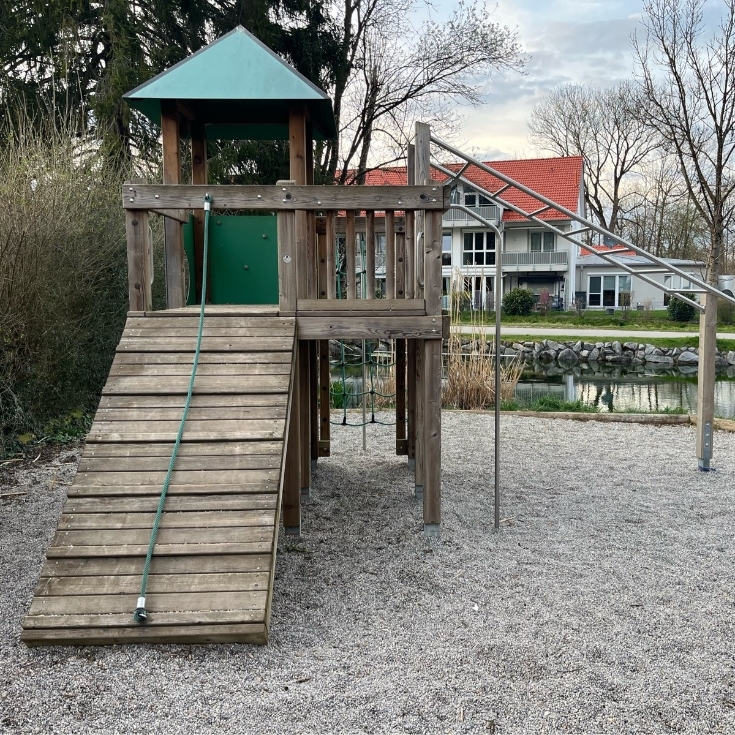 Bild 4: Spielplatz Holzhausen (am Dorfweiher)
