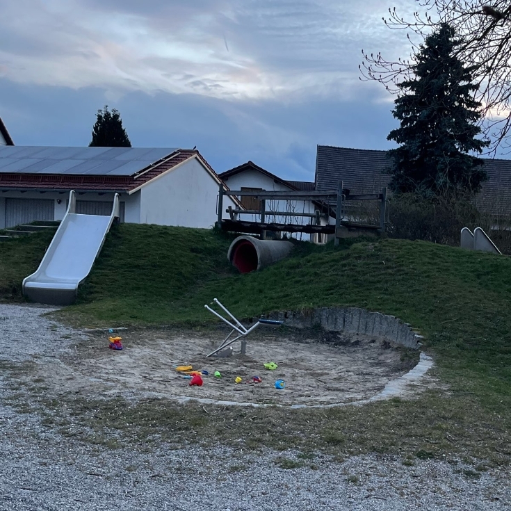 Bild 8: Spielplatz Holzhausen (am Dorfweiher)