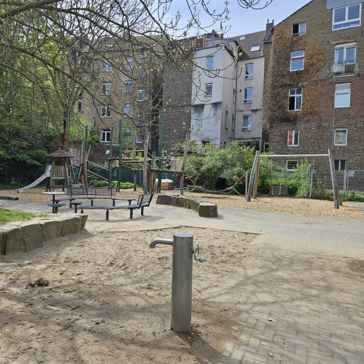 Bild 3: Spielplatz Maxstraße