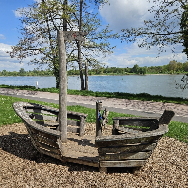 Bild zum Spielplatz Piratenschiff am Rhein