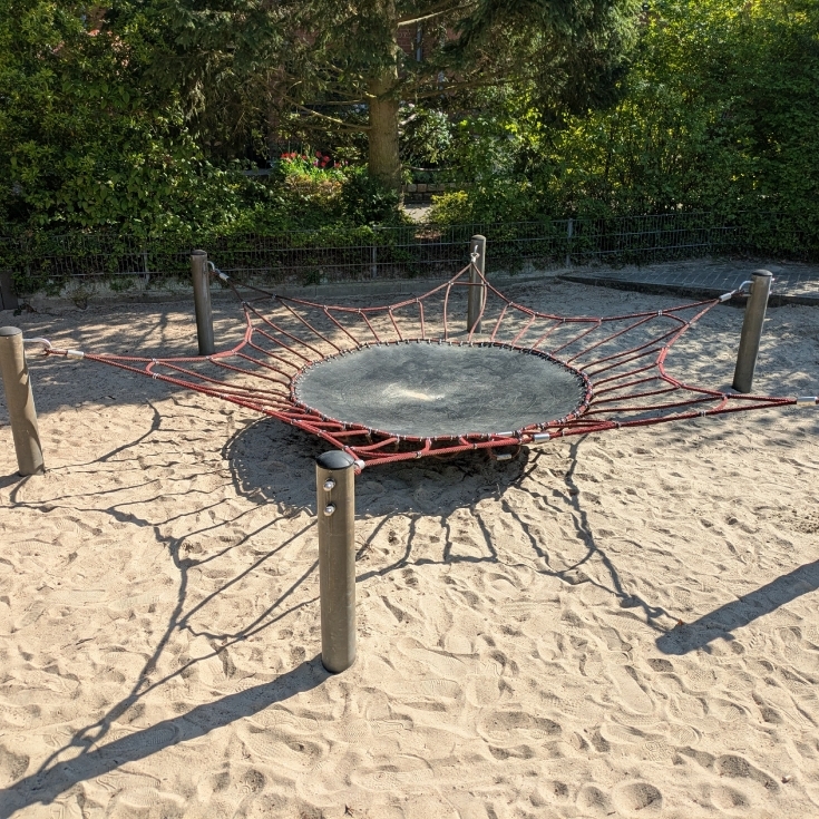 Bild 3: Spielplatz-Hölderlinweg