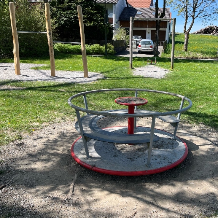 Bild 6: Spielplatz am Dorfweiher