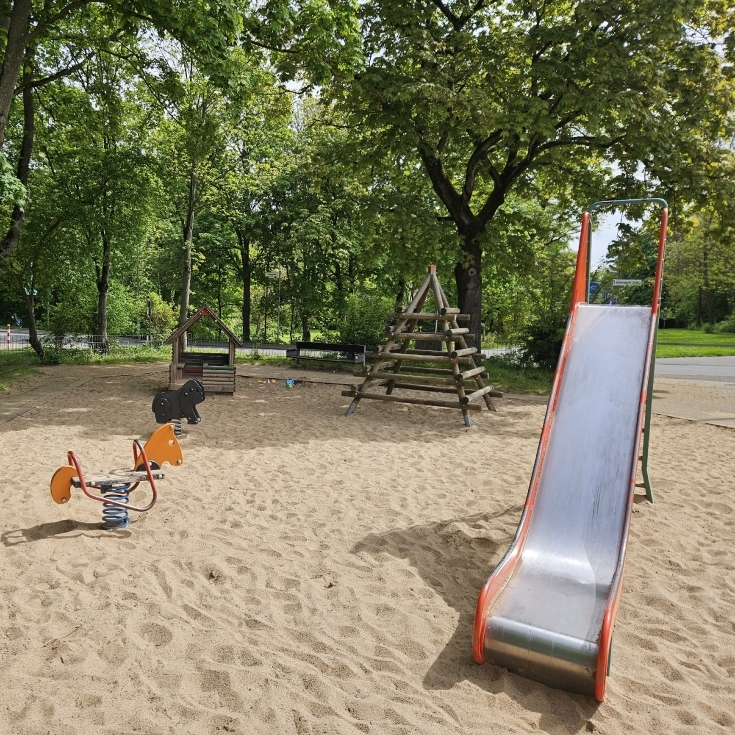 Bild 3: Spielplatz Kopenhagener Straße