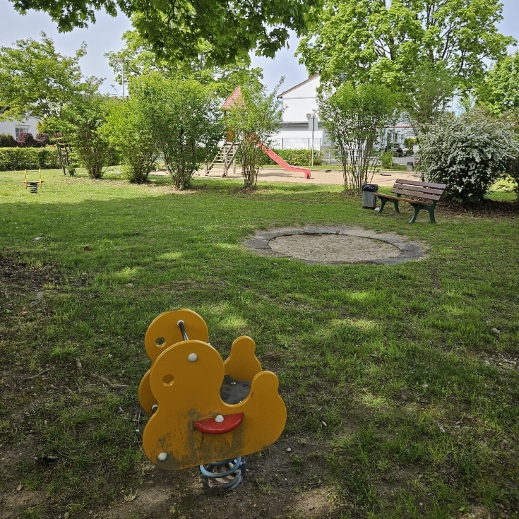 Bild 2: Spielplatz Tilsiter Straße