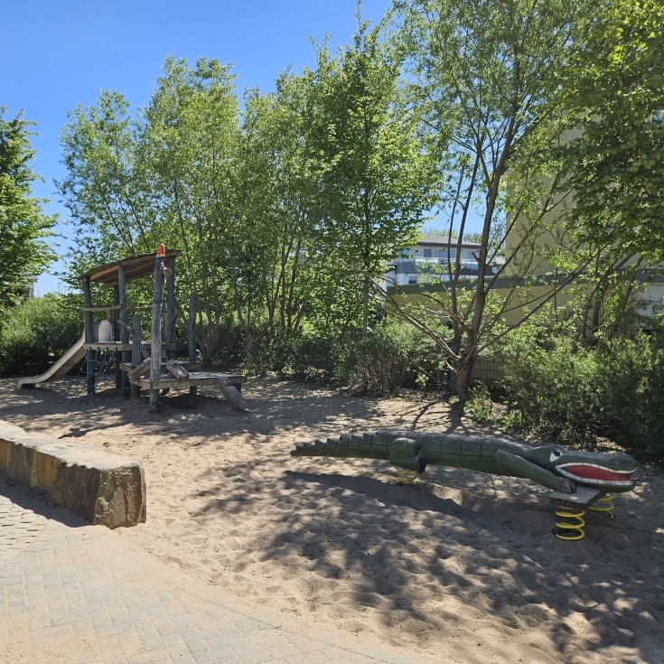 Bild 3: Spielplatz Im großen Garten