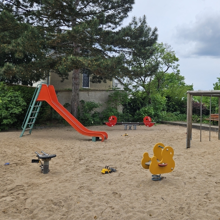 Bild zum Spielplatz Spielplatz Zweimühlenweg