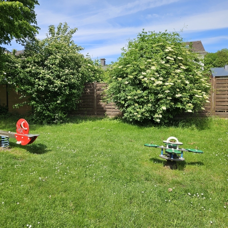 Bild 2: Spielplatz Dornheckenstraße