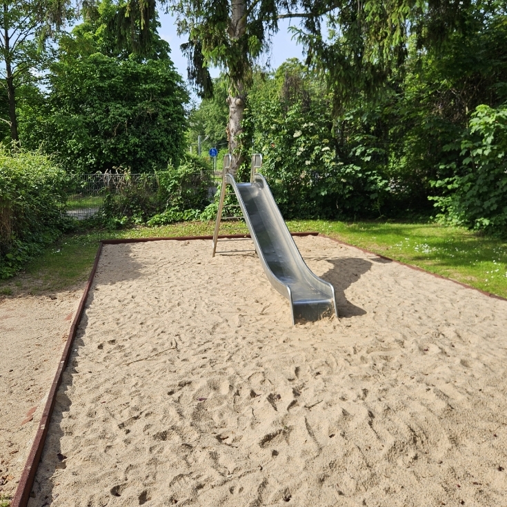 Bild 2: Spielplatz Ernststraße