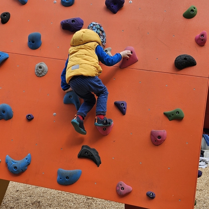 Bild 2: Kletterfelsen am Westbad