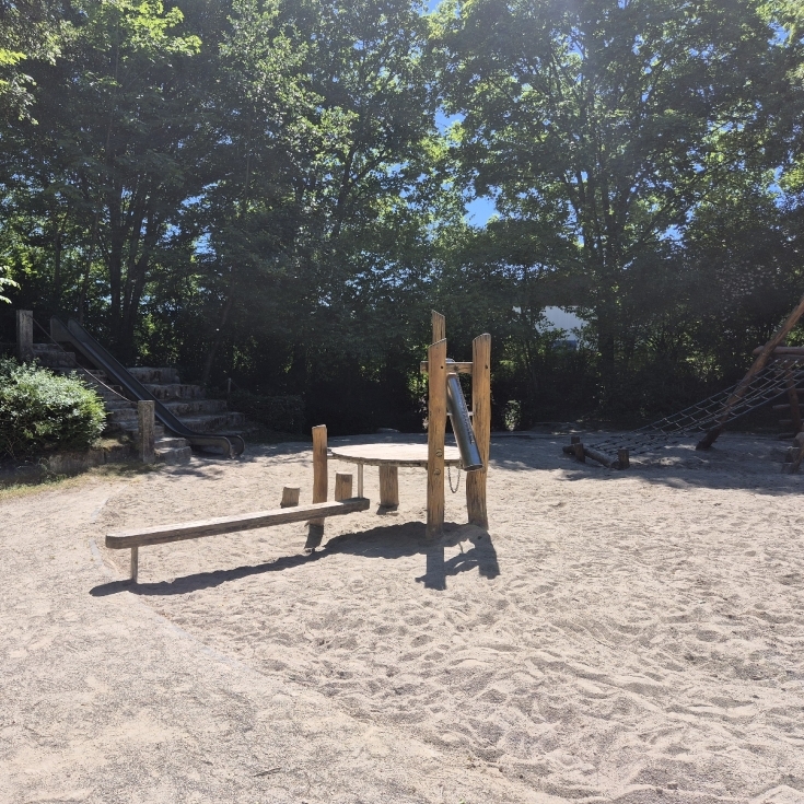Bild 4: Spielplatz Leim