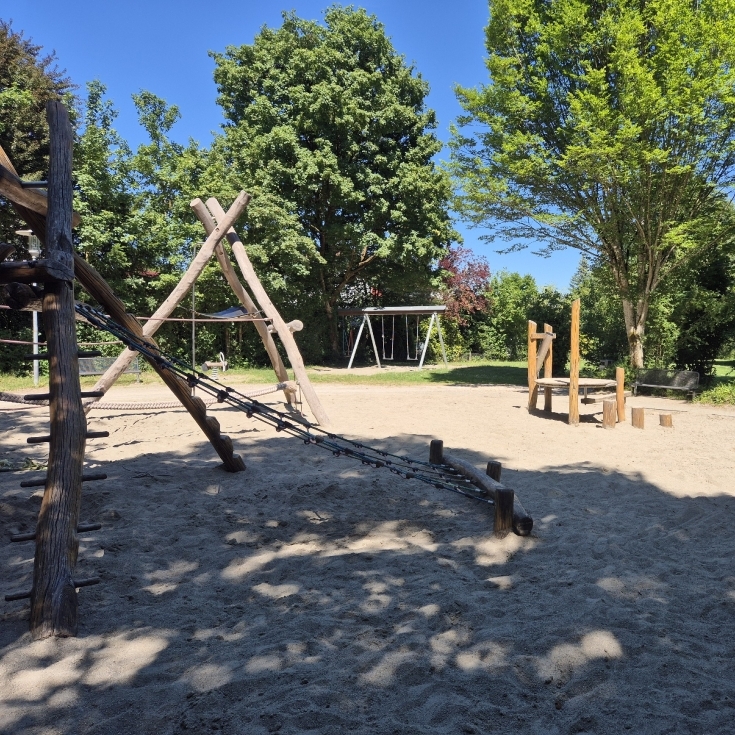 Bild 6: Spielplatz Leim