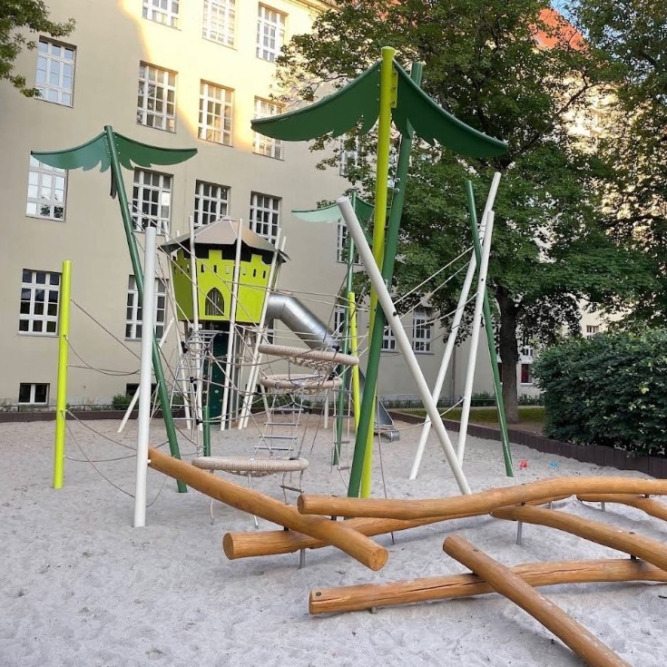 Bild 2: Steinspielplatz