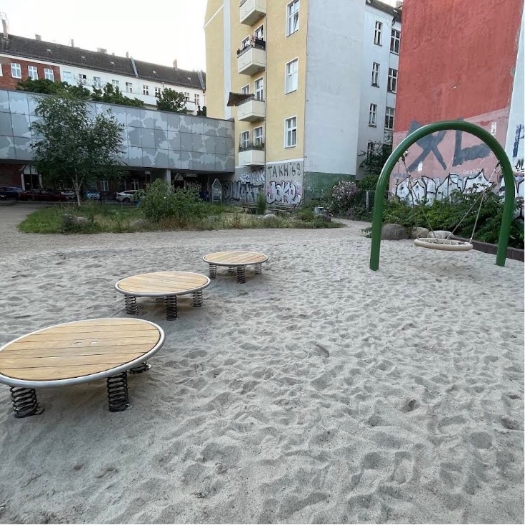 Bild 4: Steinspielplatz