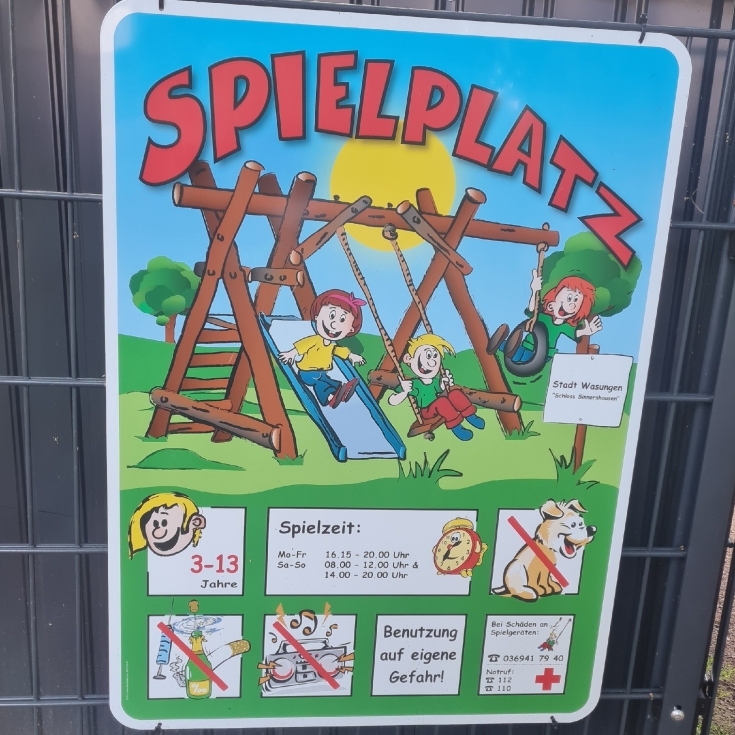 Bild zum Spielplatz naturnaher Spielplatz Schloss Simmershausen
