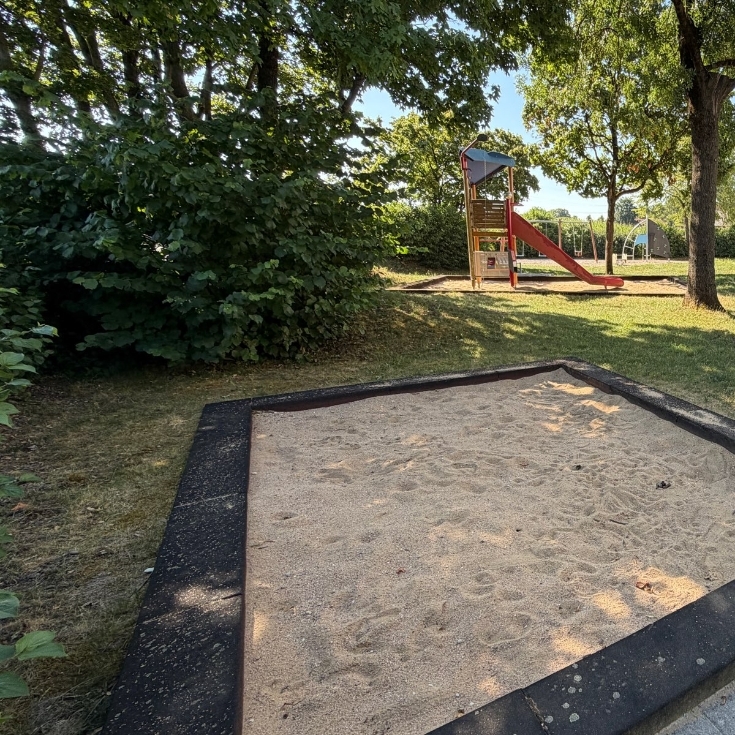 Bild zum Spielplatz Hans-Carossa-Straße