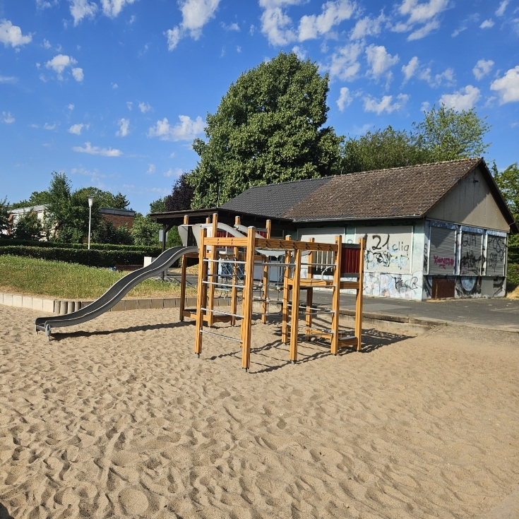 Bild zum Spielplatz Spielplatz Mörikestraße am Spielhaus 