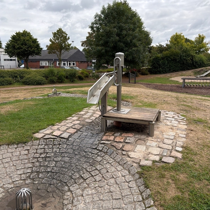 Bild 4: Wassererlebnisspielplatz