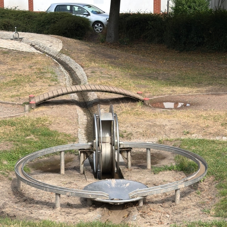 Bild 13: Wassererlebnisspielplatz