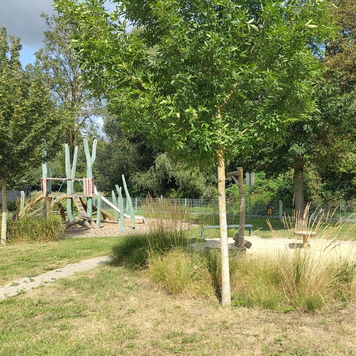 Bild zum Spielplatz Auenweg 37