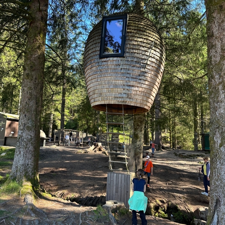 Bild 2: Spielplatz auf dem Berg