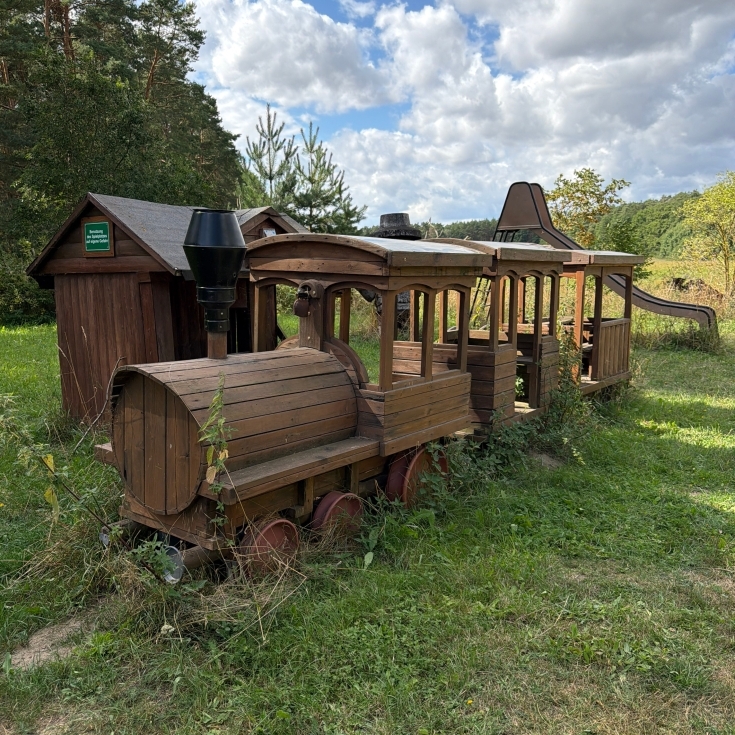 Bild 3: Holzspielplatz