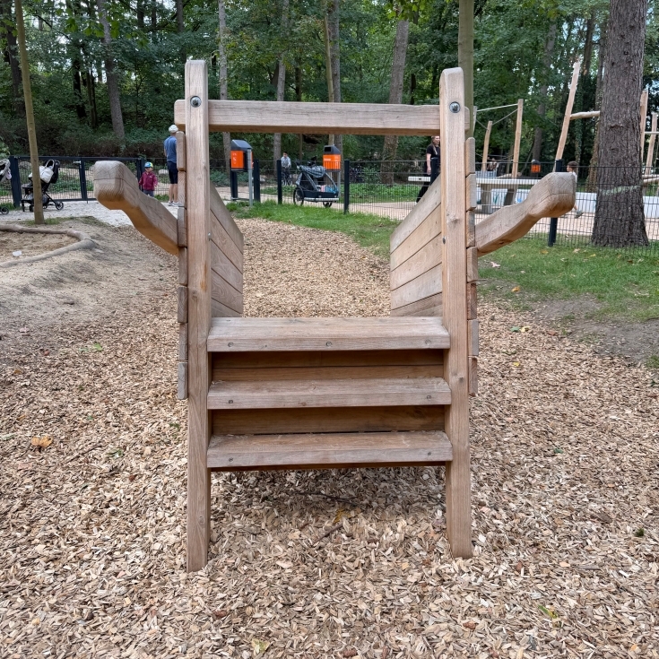 Bild 8: Waldspielplatz