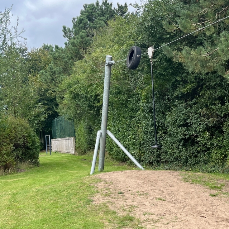 Bild 2: Spielplatz Dammblöcke
