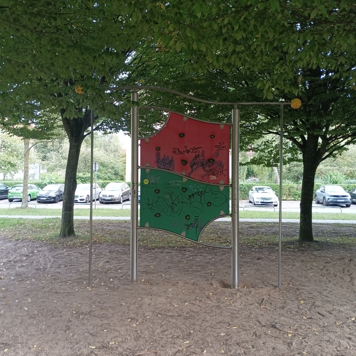 Bild 2: Spielplatz am Schwanenteich