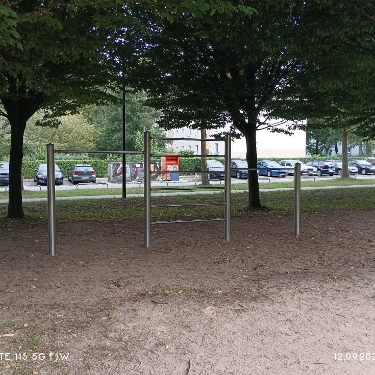 Bild 3: Spielplatz am Schwanenteich