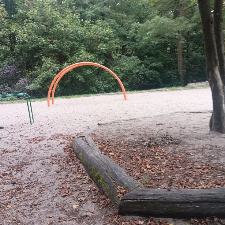 Bild 4: Spielplatz Barnstorfer Anlage "Ostalgie-Spielplatz