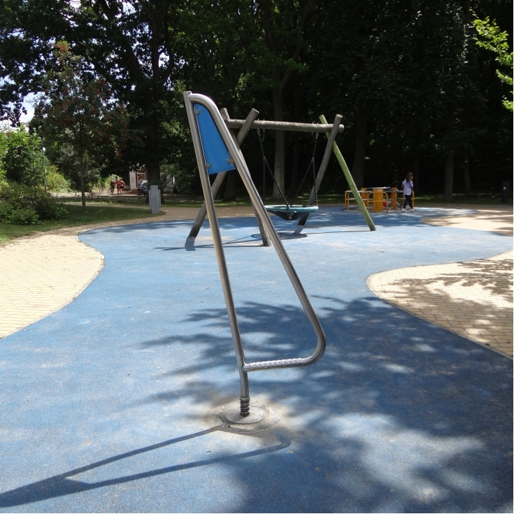 Bild 8: Mehrgenerationenspielplatz