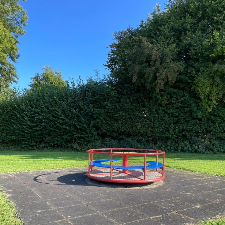 Bild 6: Am Sportplatz