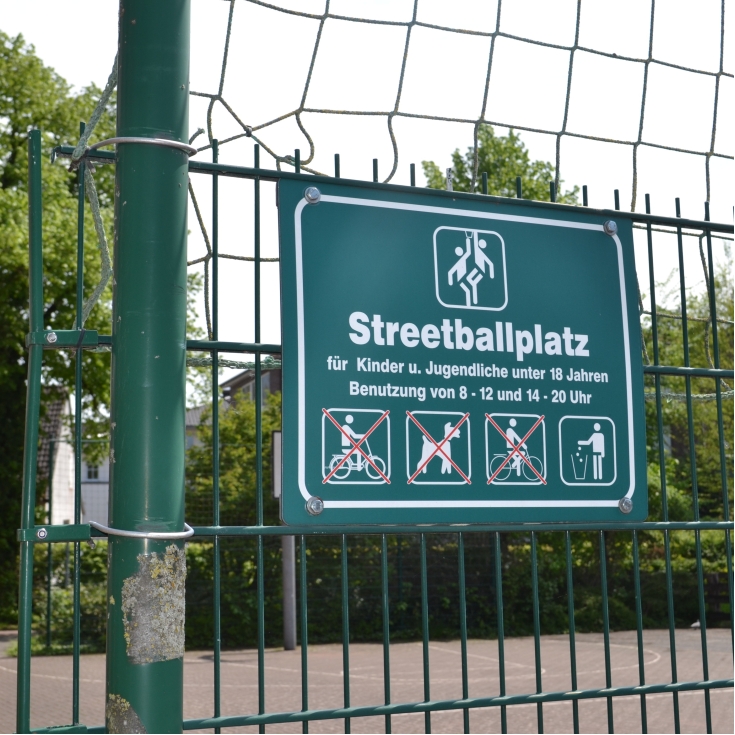 Bild zum Spielplatz Basketballplatz hinter der Wissenswerkstatt