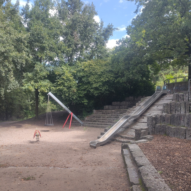 Bild zum Spielplatz Christian-Schneider-Straße 18