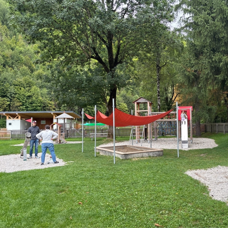 Bild zum Spielplatz Eishöhlenstraße