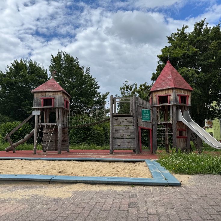 Bild zum Spielplatz Hinterhofspielplatz
