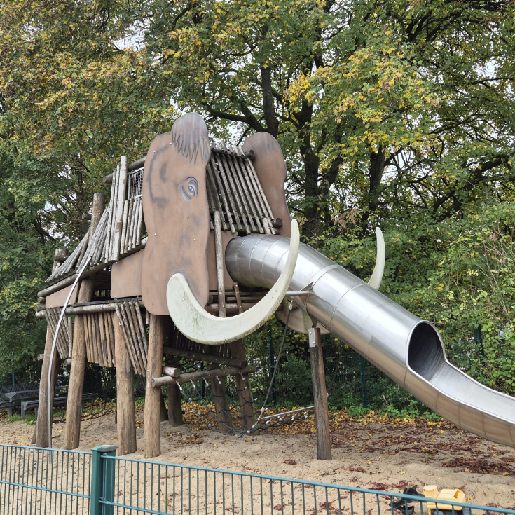 Bild zum Spielplatz Kastanienweg 2 Mammutspielplatz