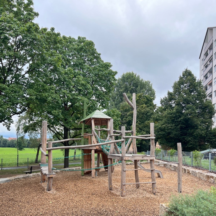 Bild 2: Kinderspielplatz