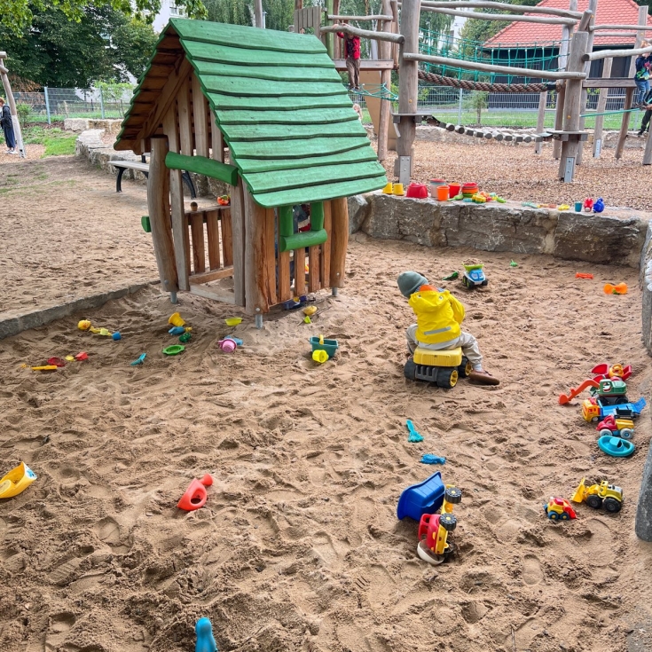 Bild 6: Kinderspielplatz