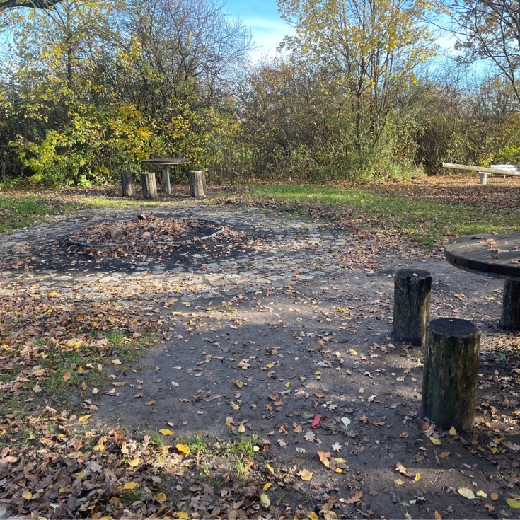 Bild 9: L 1197 - Spielplatz mit Grillstelle