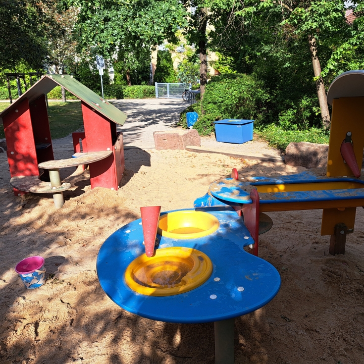 Bild 2: Spielplatz Rotkappenweg