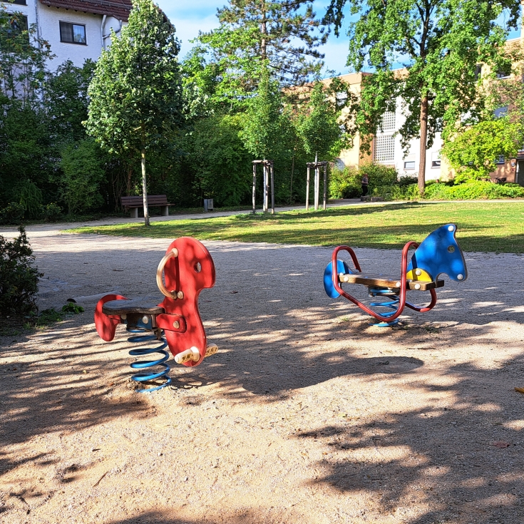 Bild 4: Spielplatz Rotkappenweg