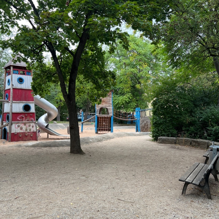 Bild 2: Piraten Spielplatz