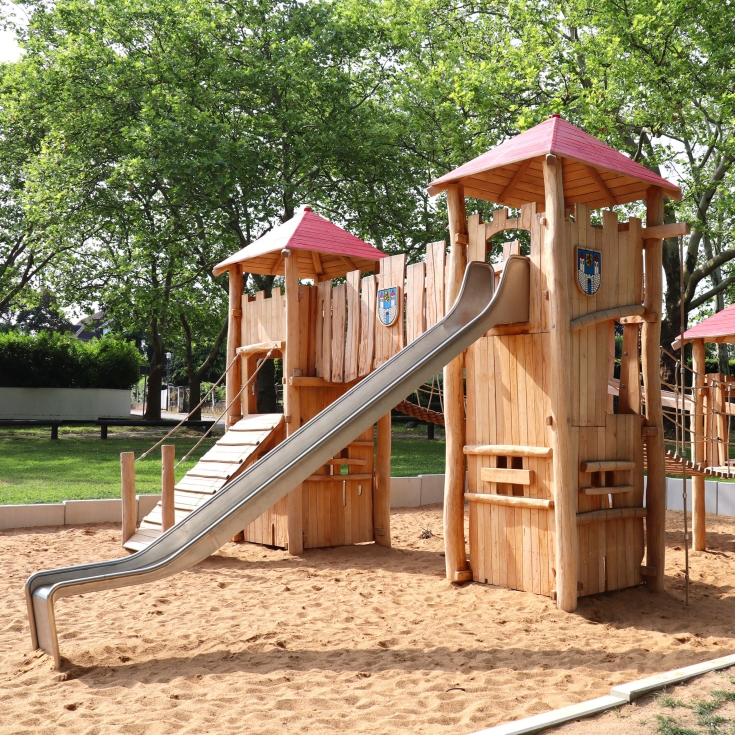 Bild zum Spielplatz Spielplatz 4 Turm-Burghof