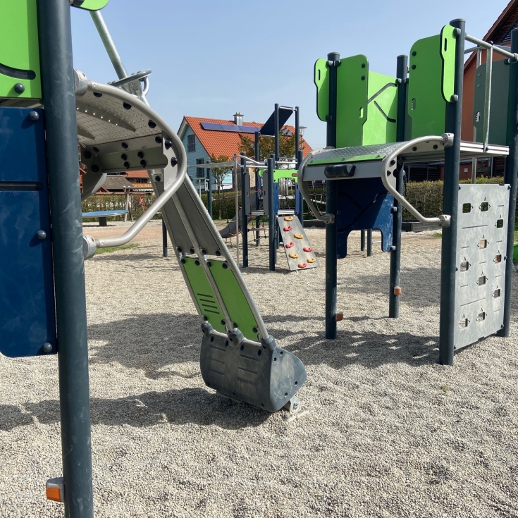 Bild 2: Spielplatz am Dorfwegli