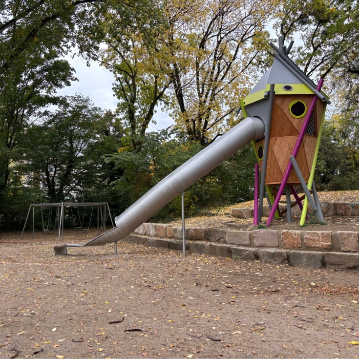 Bild zum Spielplatz Spielplatz am Eisstadion